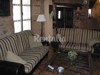 Salón-Comedor El Cáceres Descargamaría Casa