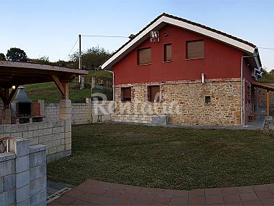 Casa Exterior del aloj. Asturias Siero Casa