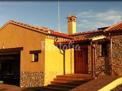 El Exterior del aloj. Salamanca Santiago de la Puebla Casa