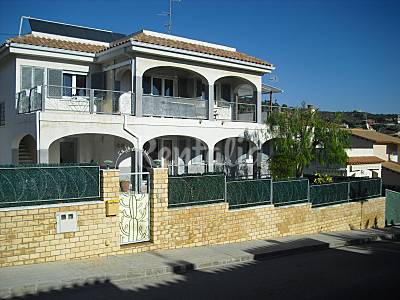 Casa de 4 habitaciones, 2 baños, piscina , jardín Tarragona