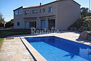 Villa muy tranquila,grande y piscina.Cerca del mar Girona