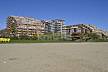 Playa de arena y cesped