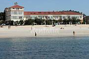 9 apartments for rent on the beach front line Pontevedra