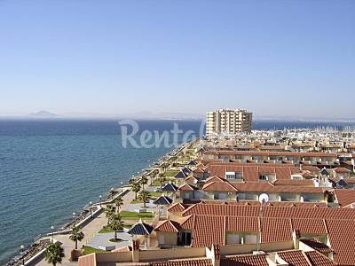 In prima linea di spiaggia, vicino al porto sportivo Murcia