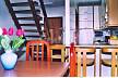 cocina salon y escalera a dormitorios
