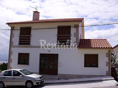 Fachada principal Casa nueva a 1.5 km de la playa Pontevedra