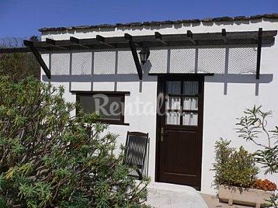 3 Exterior del aloj. Lanzarote Haría Casa