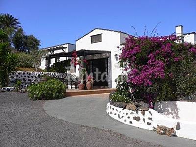 3 Exterior del aloj. Lanzarote Haría Casa