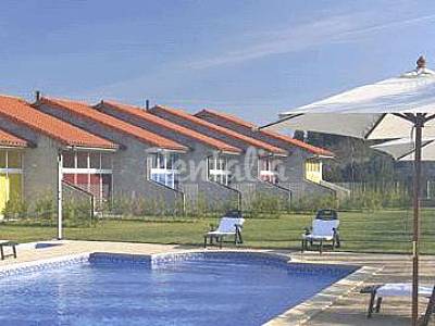 Piscina y jardín. A 4 km de la playa Asturias